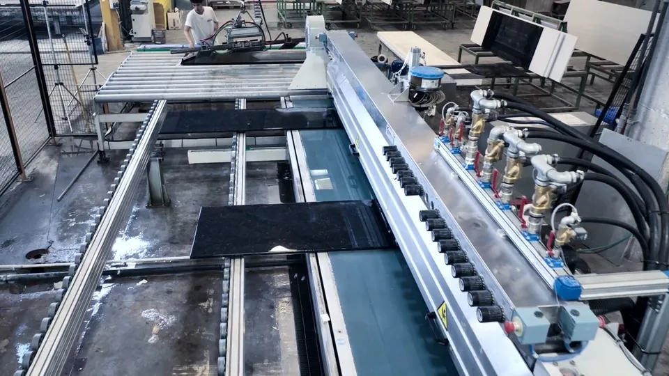 Processing of all sides of the work piece