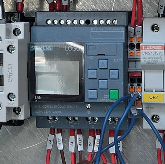 DRY Suction Wall — PLC for programming automatic cleaning times and modes