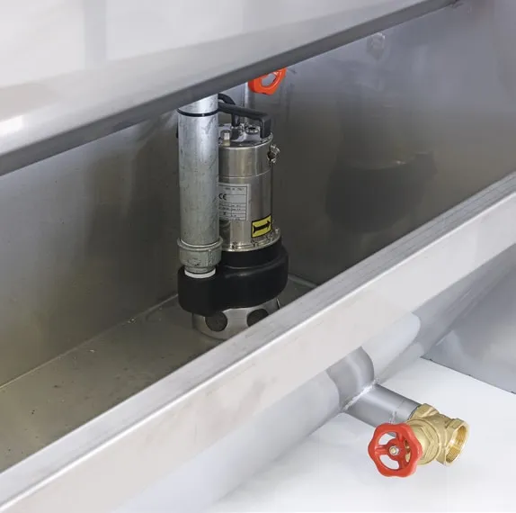 IWATER Suction Wall — Submersible pump for water pressurization and drain point for easy maintenance