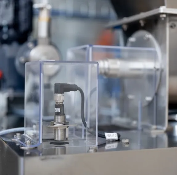 Mini Compact L 3.1 Premium — Ultrasonic sensor for detecting sludge and flocculant tank levels.