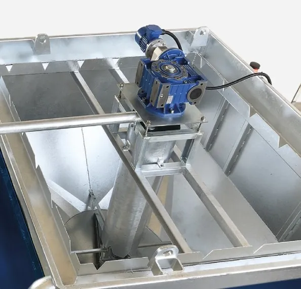 Super Compact 2.1 — Internal sludge homogenization tank with agitator.